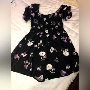 Size S romper with floral pattern